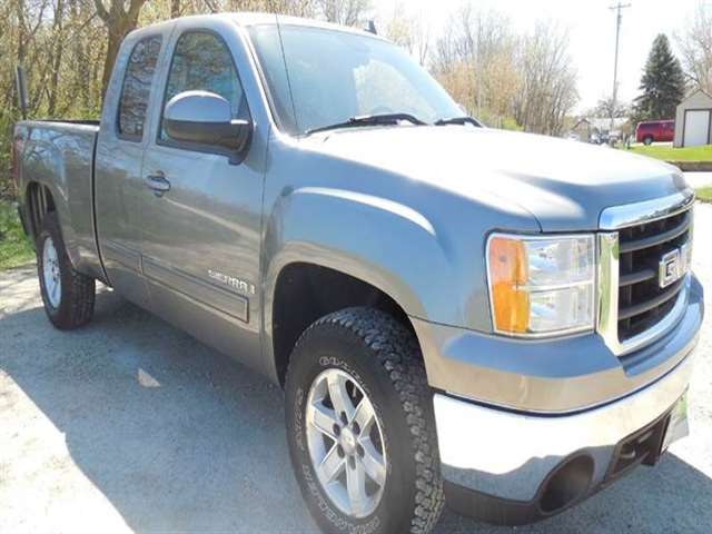 2007 GMC Sierra 1500 SLT 4dr Extended Cab 4WD 6.5 ft. SB